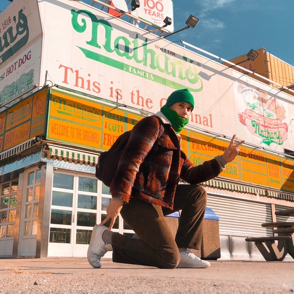 Meet your Posher: Christian - Picture 4 of 4